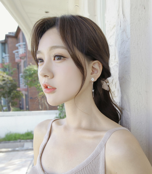 퓨어 플로우 자개 꽃 언발 귀걸이